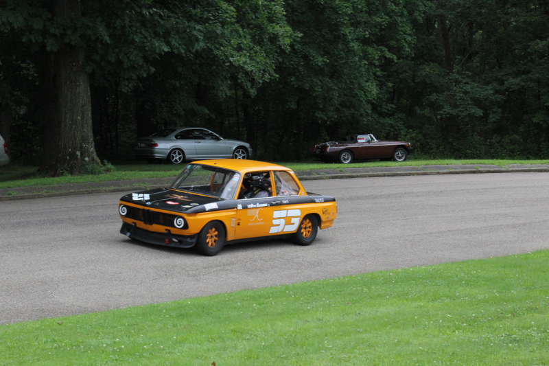 (BMW 2002)
